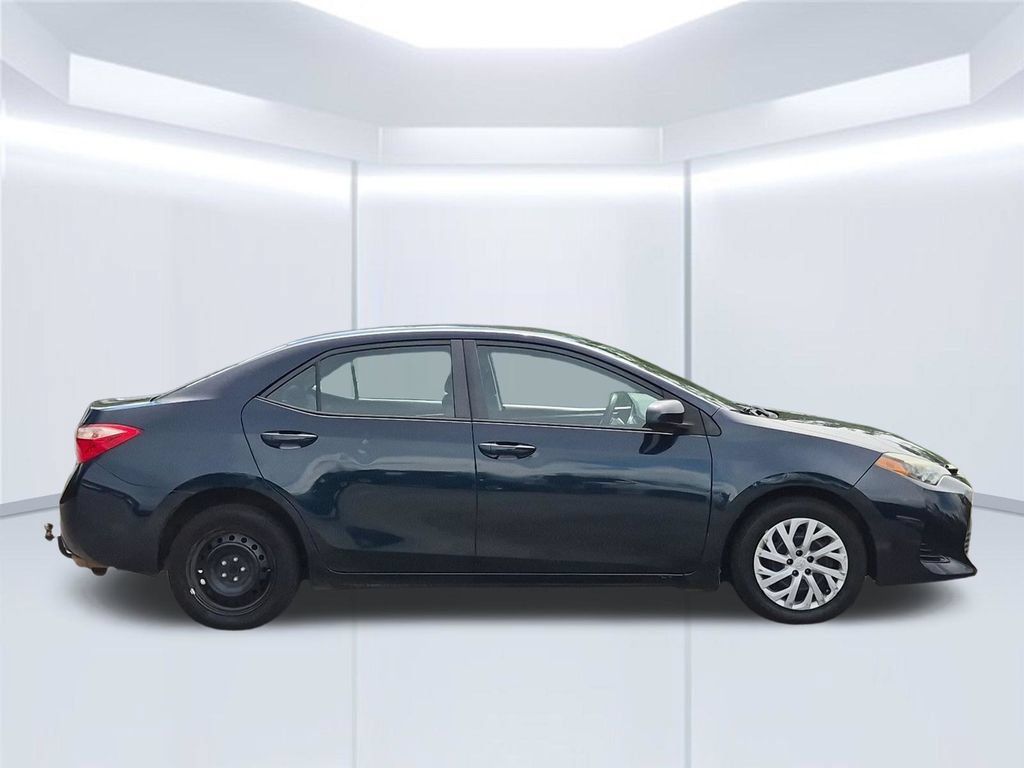 Used 2018 Toyota Corolla LE FWD image 9