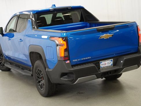New 2026 Chevrolet Silverado EV LT AWD/4WD image 8