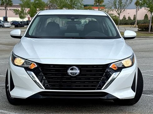 Used 2024 Nissan Sentra SV FWD image 2