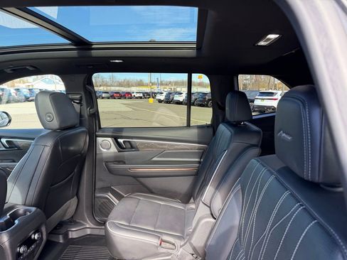 Certified 2025 Buick Enclave Avenir w/ Super Cruise Package AWD/4WD image 15