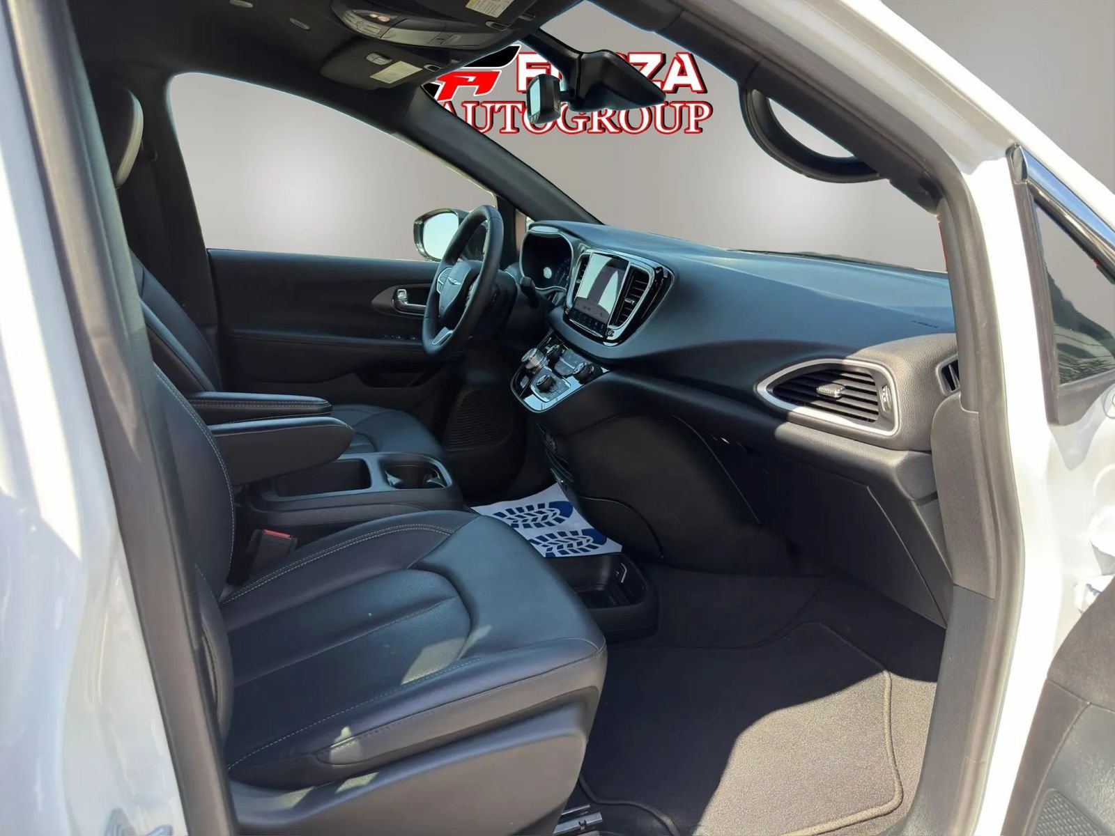 Used 2025 Chrysler Pacifica Select FWD image 7