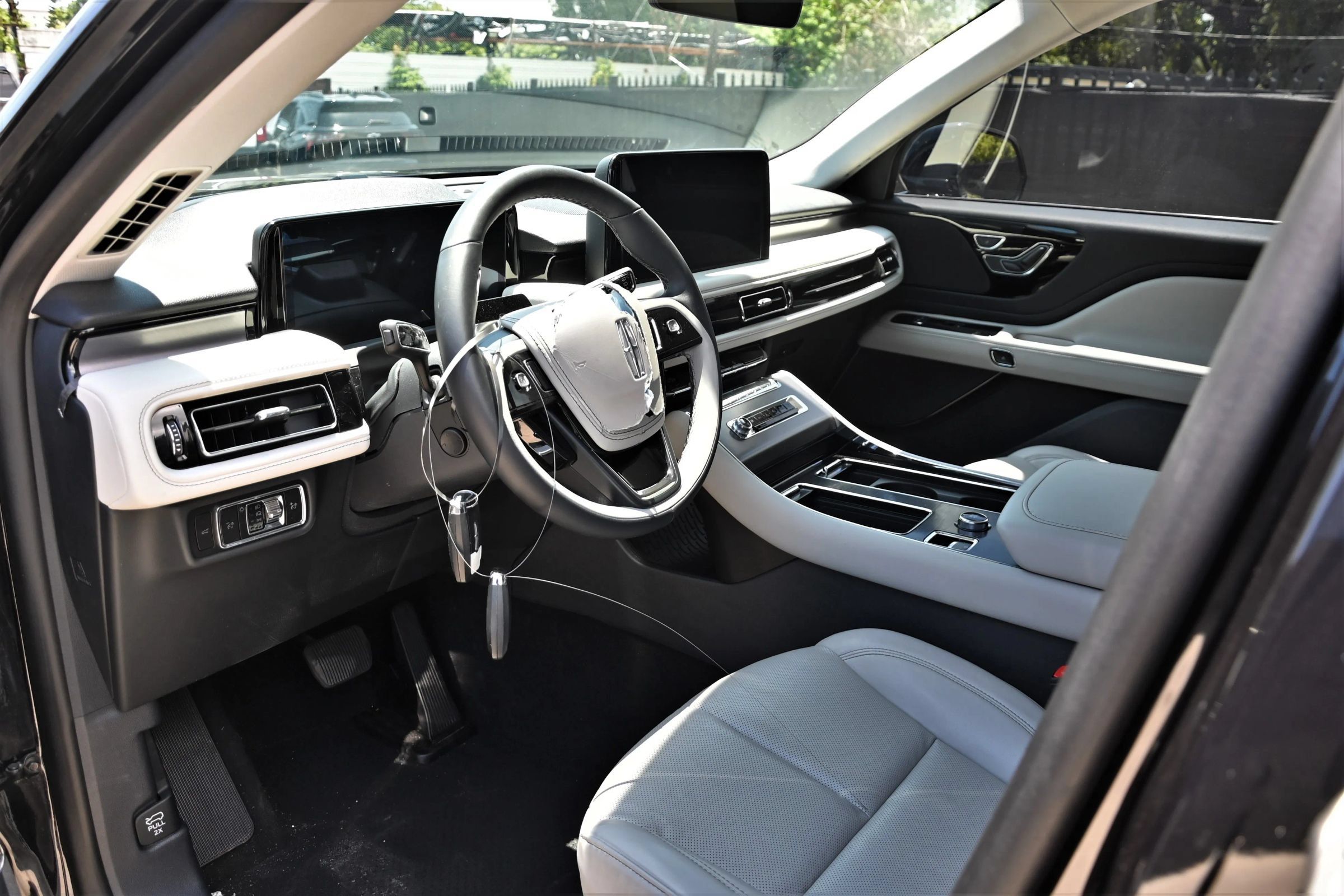 Used 2025 Lincoln Aviator 2WD image 10