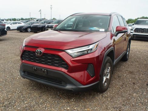Used 2023 Toyota RAV4 XLE w/ Convenience Package AWD/4WD image 5