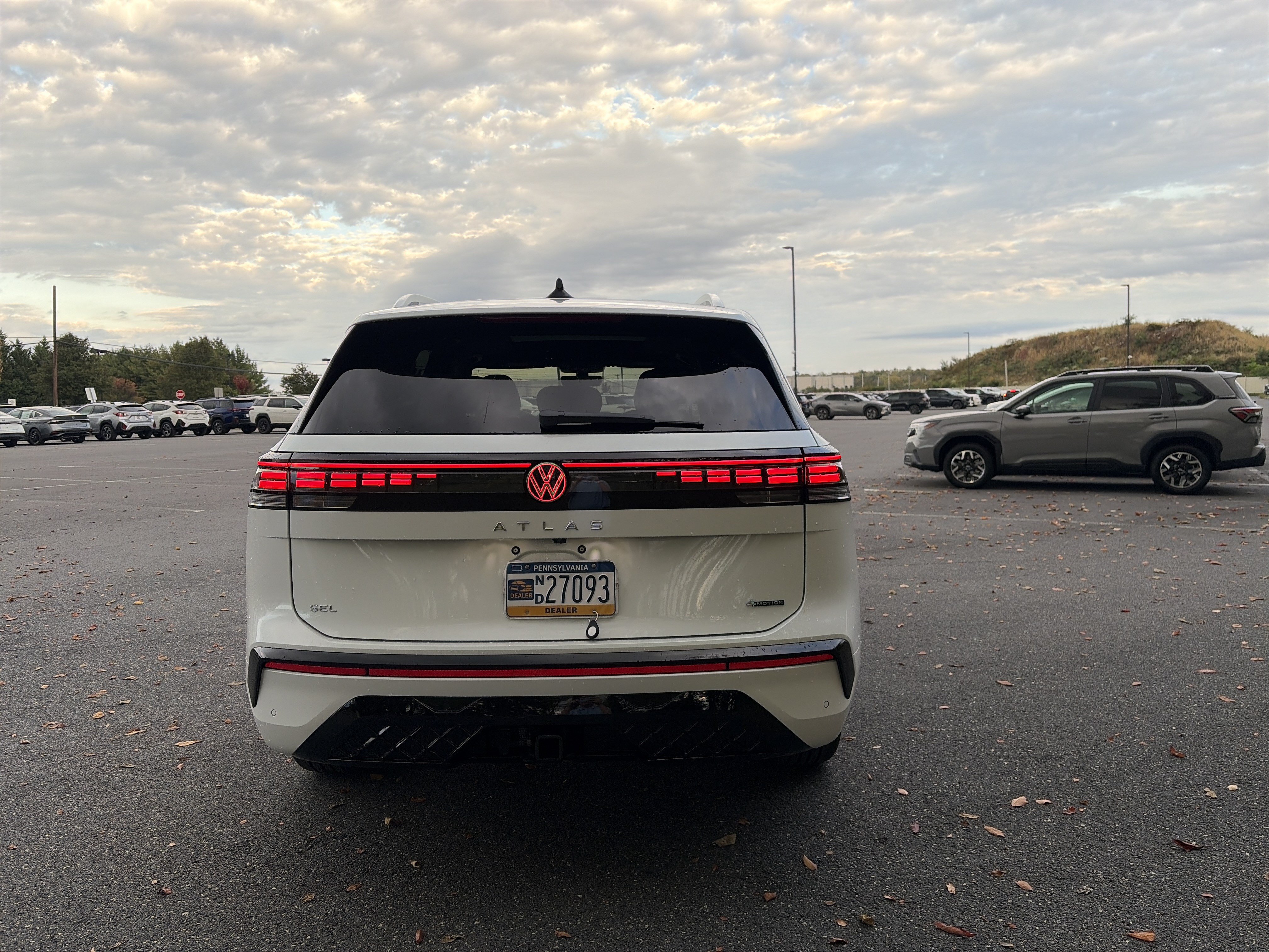 New 2027 Volkswagen Atlas SEL R-Line AWD/4WD image 5