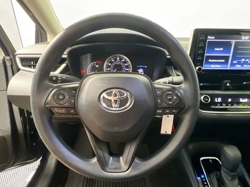 Used 2021 Toyota Corolla LE FWD image 17