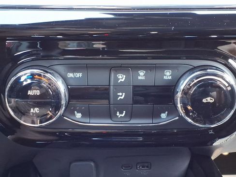 New 2026 Chevrolet Trax RS w/ Sunroof Package image 13