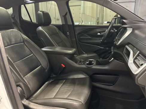 Used 2023 GMC Terrain SLT w/ Infotainment Package II AWD/4WD image 32