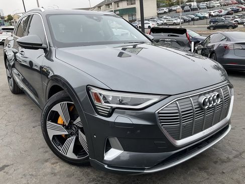 Used 2019 Audi e-tron Prestige w/ Prestige Package image 1