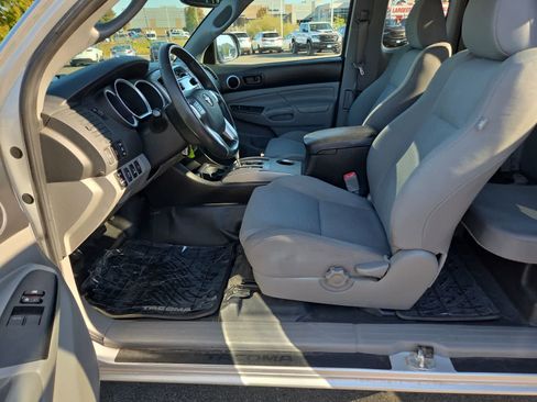 Used 2012 Toyota Tacoma 4x4 Access Cab V6 w/ TRD Off-Road Pkg image 19