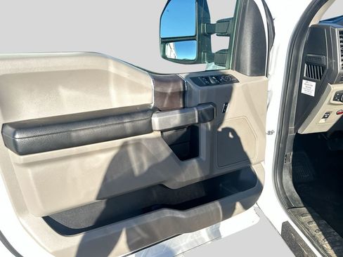 Used 2019 Ford F150 XLT w/ Trailer Tow Package image 10