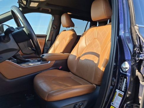 Used 2021 Toyota Highlander Platinum image 11