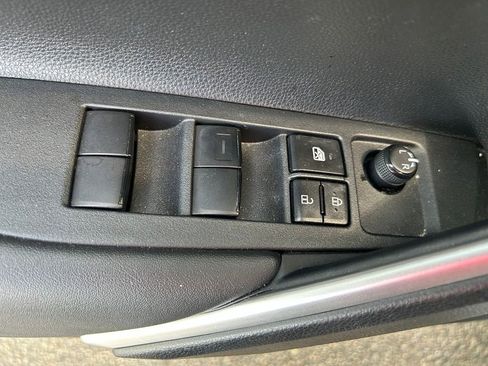 Used 2023 Toyota Corolla Cross XLE w/ Convenience Package FWD image 17