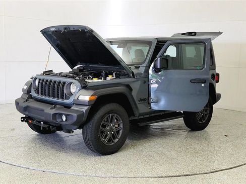 Used 2025 Jeep Wrangler Sport AWD/4WD image 11
