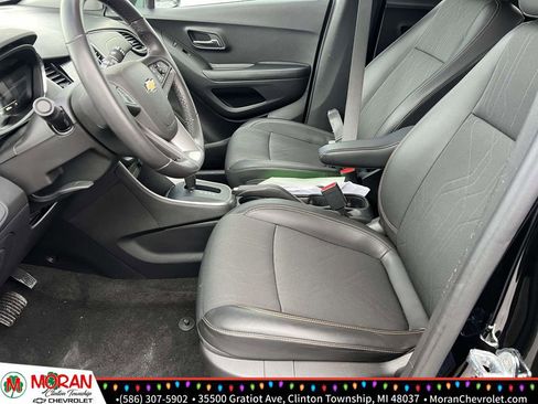 Certified 2022 Chevrolet Trax LT w/ LT Convenience Package image 16