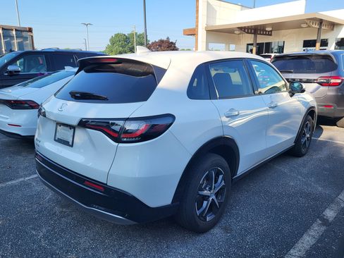 Used 2024 Honda HR-V EX-L image 4
