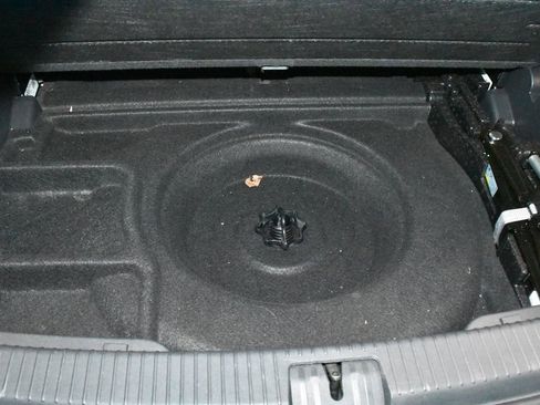 Used 2023 Volkswagen Atlas SE image 32