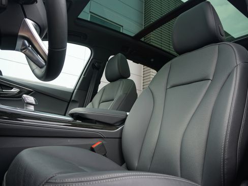 Certified 2025 Audi Q7 3.0T Premium Plus image 8