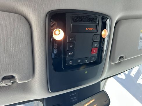 New 2026 Kia Carnival EX image 28