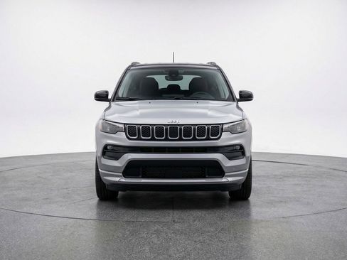 Used 2025 Jeep Compass Limited image 2