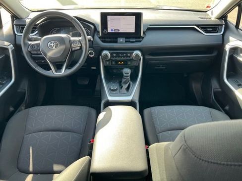 Used 2024 Toyota RAV4 XLE w/ Convenience Package image 10