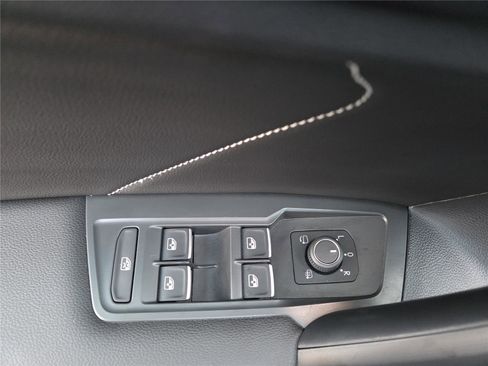 Used 2024 Volkswagen Tiguan SEL R-Line image 15