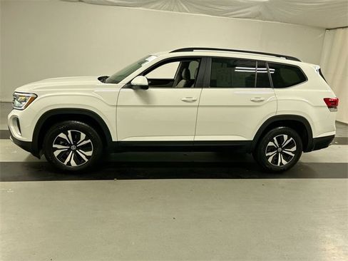 Certified 2025 Volkswagen Atlas SE image 8