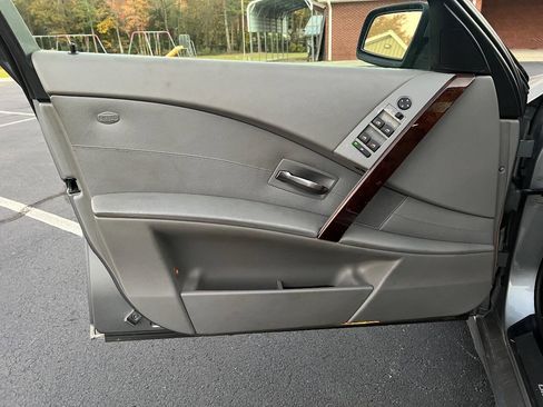 Used 2007 BMW 530xi Sedan image 14