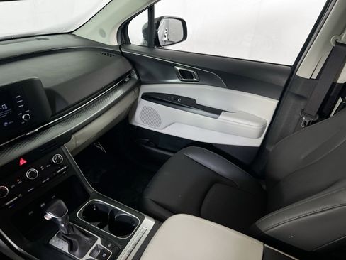 Used 2024 Kia Carnival LX image 22
