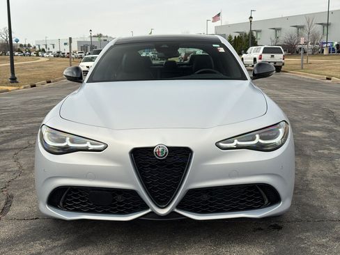 Used 2024 Alfa Romeo Giulia AWD image 7