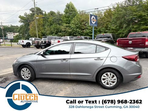 Used 2019 Hyundai Elantra SE w/ Cargo Package FWD image 11