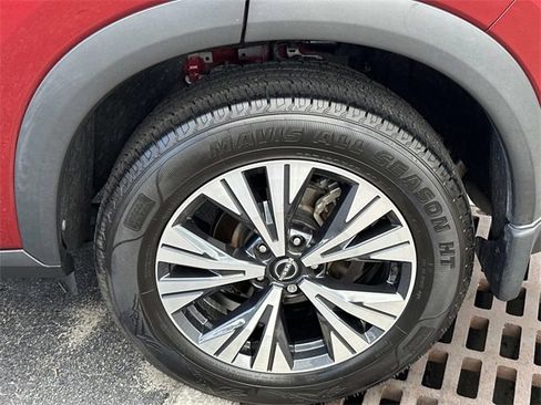 Used 2023 Nissan Rogue SV image 10