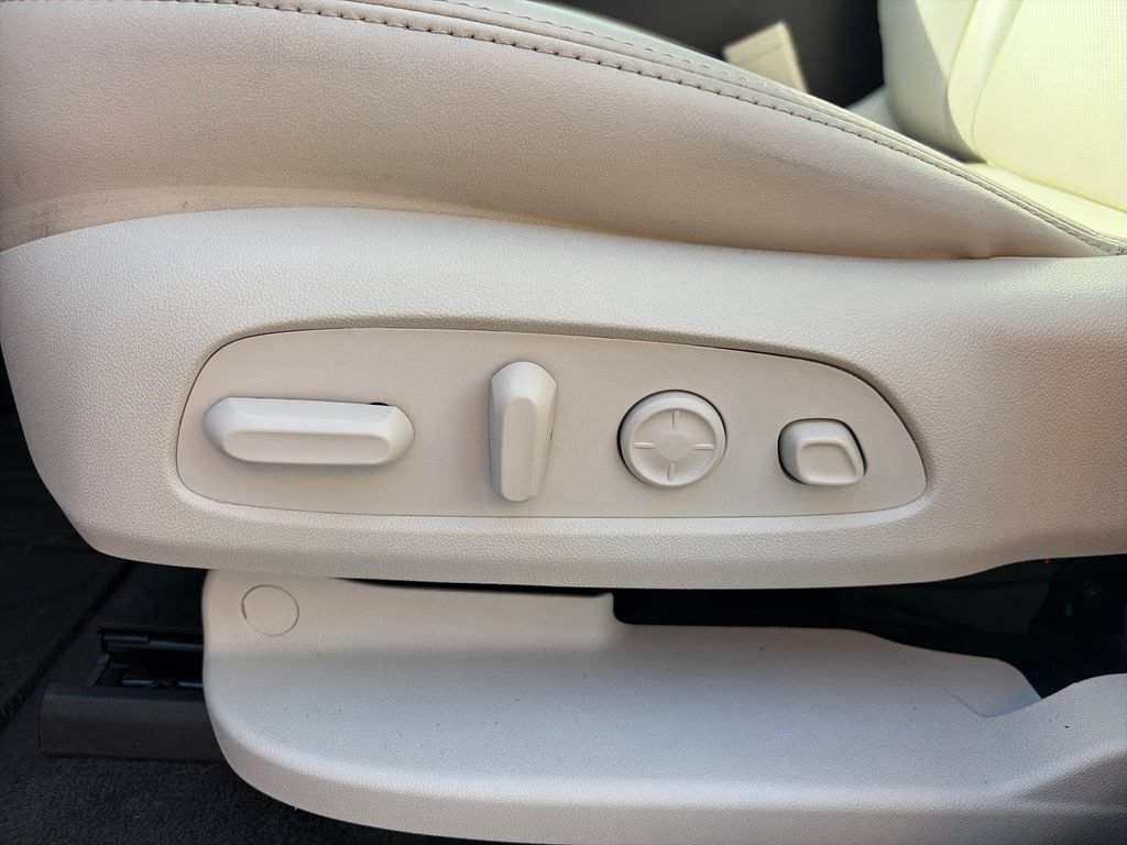Used 2022 Buick Enclave Premium w/ Experience Buick Package FWD image 17