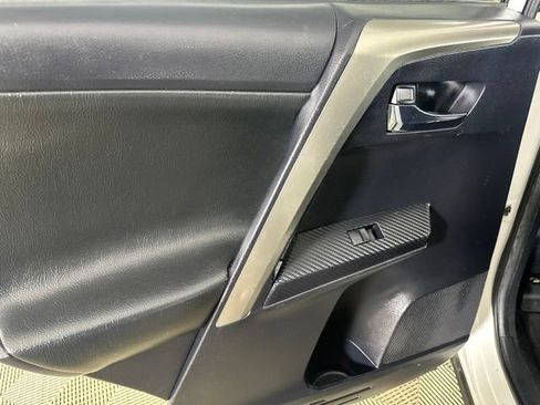 Used 2015 Toyota RAV4 XLE AWD/4WD image 19