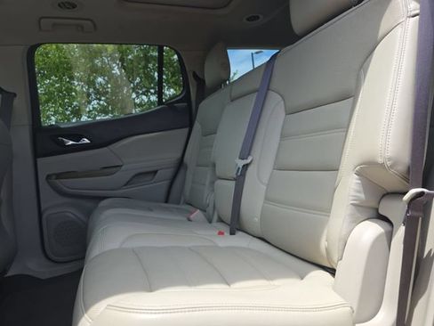 Used 2018 GMC Acadia Denali w/ Technology Package FWD image 16