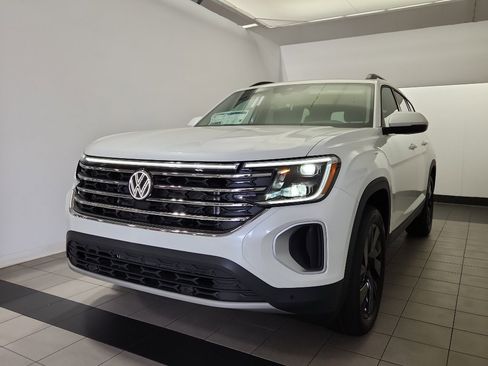 New 2026 Volkswagen Atlas SE FWD image 2
