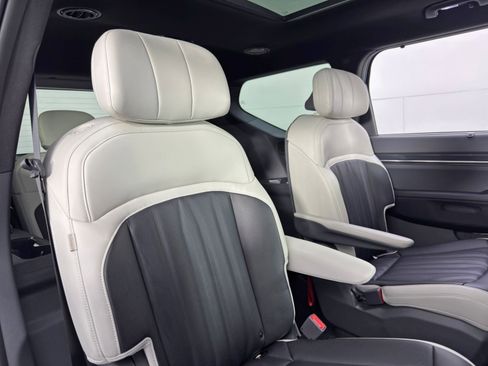 Used 2024 Kia EV9 GT-Line image 40