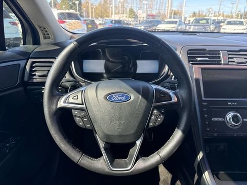 Used 2018 Ford Fusion Titanium AWD/4WD image 18