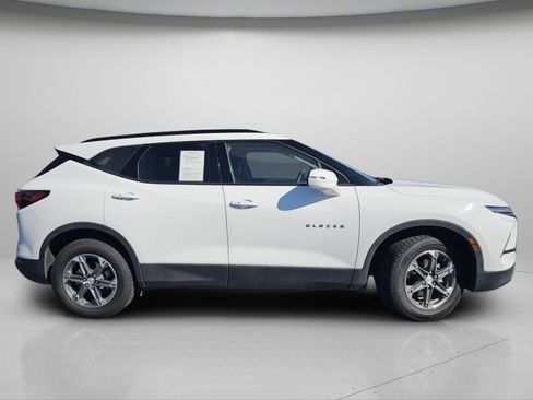 Used 2024 Chevrolet Blazer LT AWD/4WD image 25