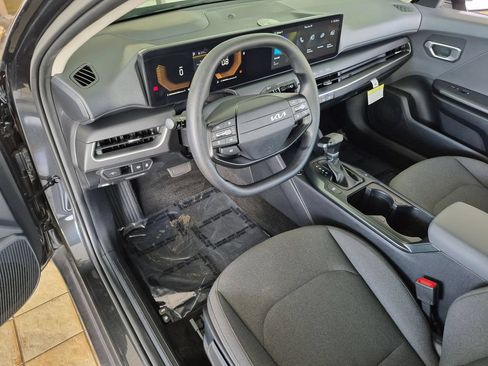 Used 2025 Kia K4 FWD image 11