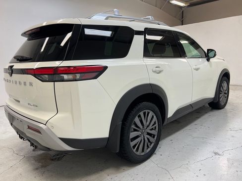 Used 2023 Nissan Pathfinder SL w/ SL Premium Package AWD/4WD image 9