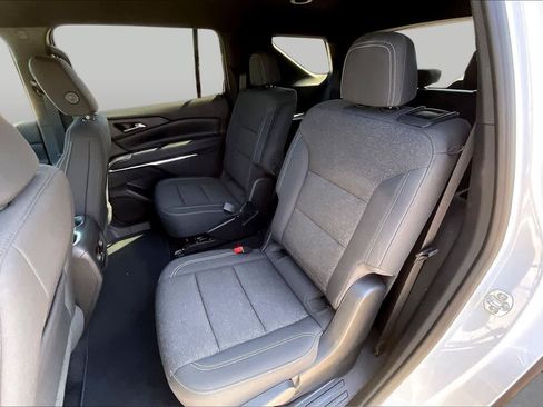 Certified 2026 Chevrolet Traverse LT FWD image 20