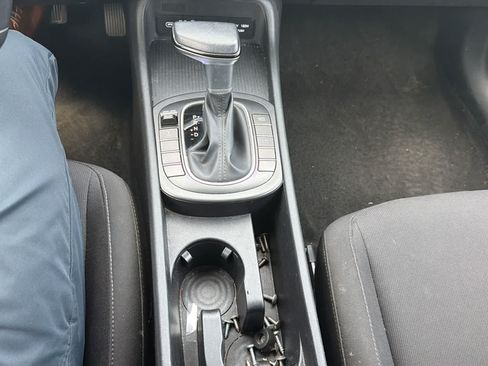 Used 2024 Hyundai Kona SEL AWD/4WD image 17