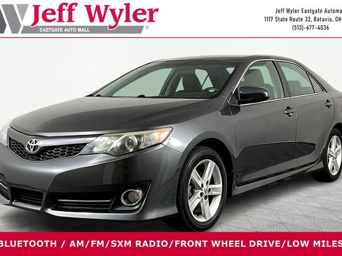 Used 2014 Toyota Camry SE image 1