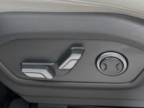 Used 2025 Hyundai Santa Fe SEL FWD image 16
