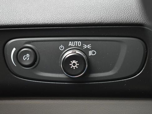 Used 2019 Buick Enclave Essence image 21