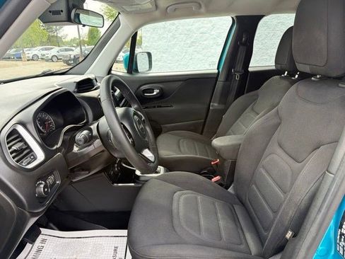 Used 2021 Jeep Renegade Latitude AWD/4WD image 12
