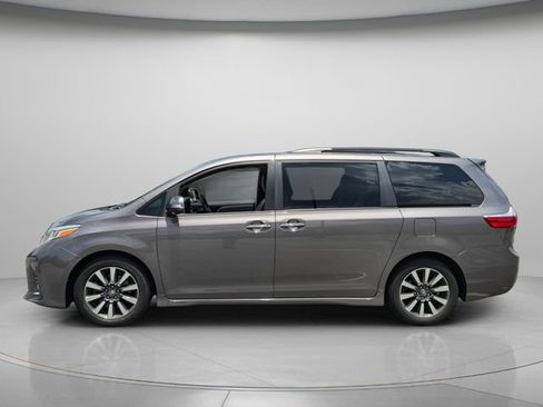 Used 2019 Toyota Sienna Limited Premium FWD image 3