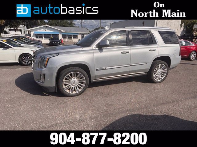Used 2018 Cadillac Escalade Platinum RWD image 2