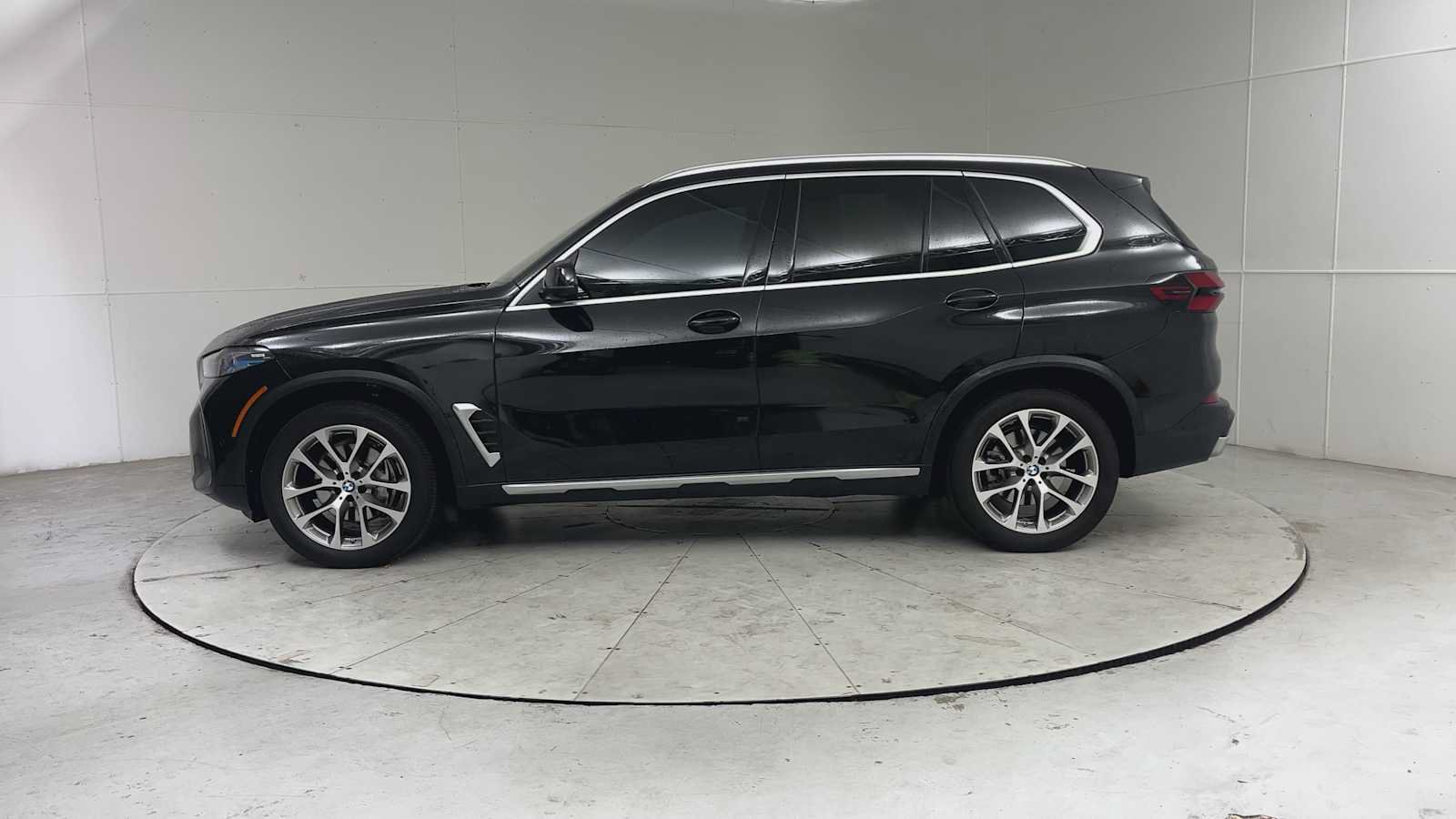 Used 2024 BMW X5 xDrive40i w/ Premium Package AWD/4WD image 5