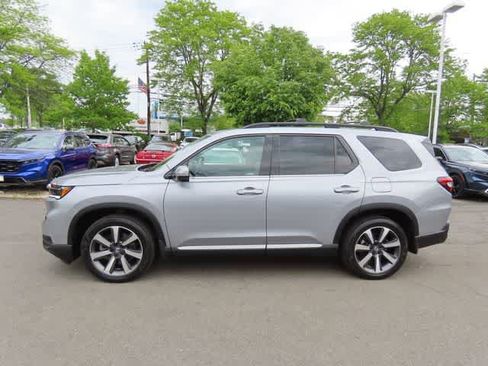 Used 2023 Honda Pilot Elite image 3